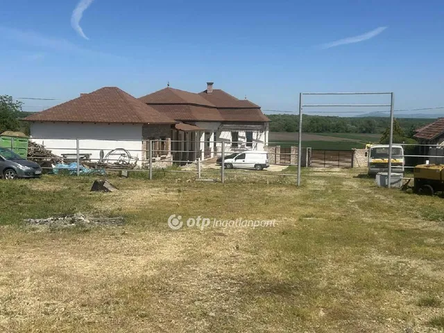 Eladó ház Galgahévíz 220 nm