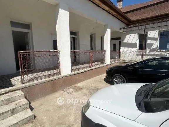 Eladó ház Galgahévíz 220 nm