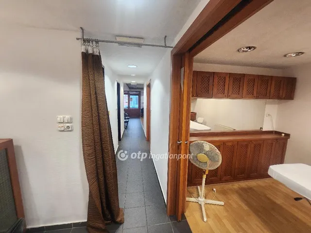 Eladó kereskedelmi és ipari ingatlan Budapest IV. kerület 74 nm