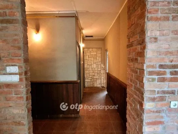 Eladó kereskedelmi és ipari ingatlan Budapest XXII. kerület 160 nm