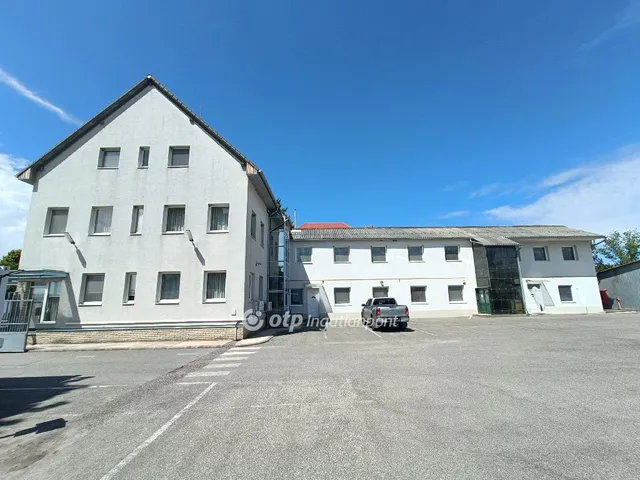 Eladó kereskedelmi és ipari ingatlan Paks 1732 nm