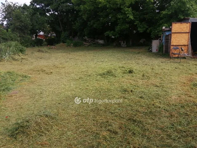 Eladó telek Tahitótfalu 710 nm