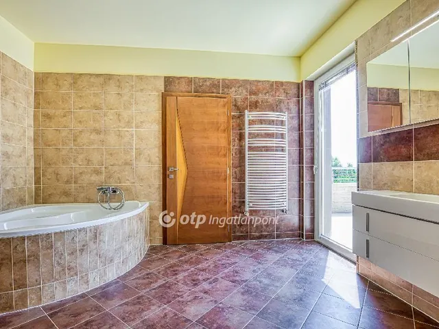 Eladó ház Telki 450 nm