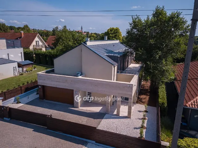 Eladó ház Telki 450 nm