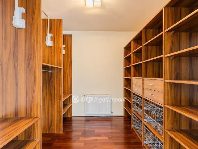 Eladó ház Telki 450 nm