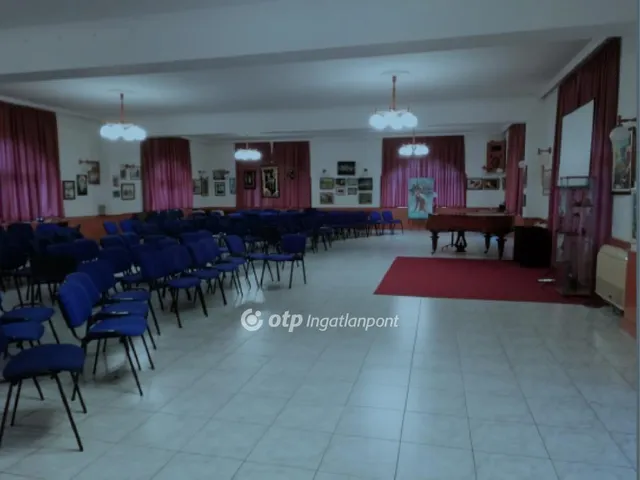 Eladó kereskedelmi és ipari ingatlan Budapest XVI. kerület 1980 nm