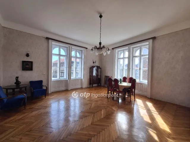 Eladó lakás Budapest VIII. kerület, Corvin negyed 125 nm