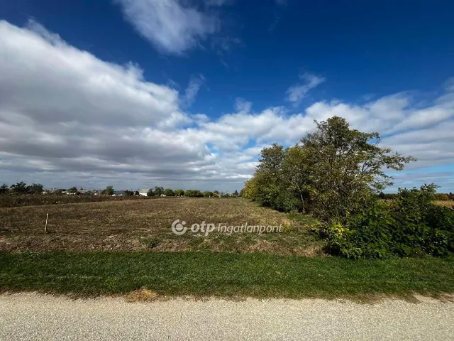 Eladó telek Jenő 2695 nm