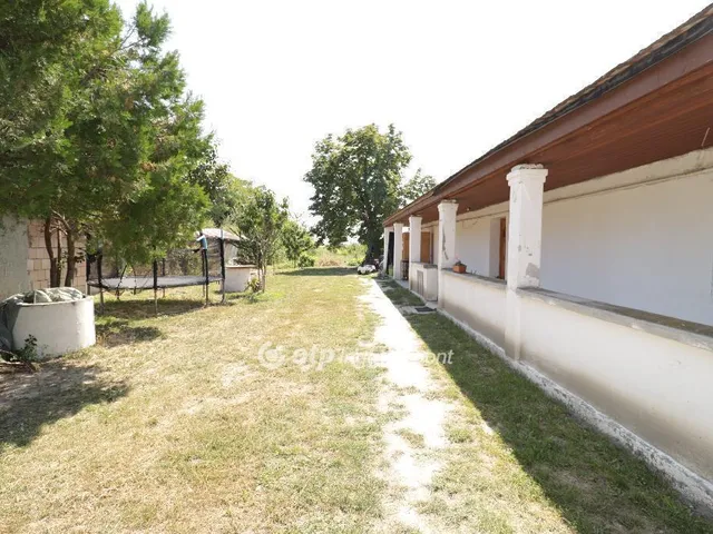 Eladó ház Lórév 72 nm