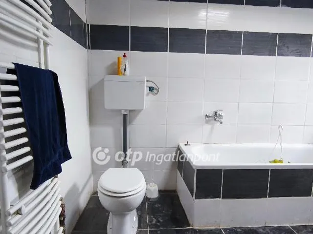 Eladó ház Újszász 65 nm