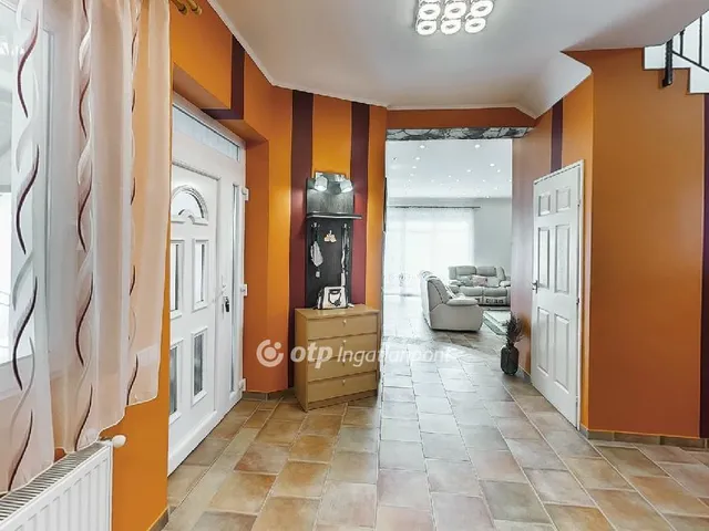 Eladó ház Csomád 162 nm