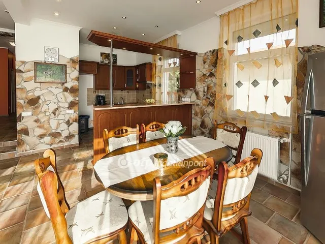 Eladó ház Csomád 162 nm