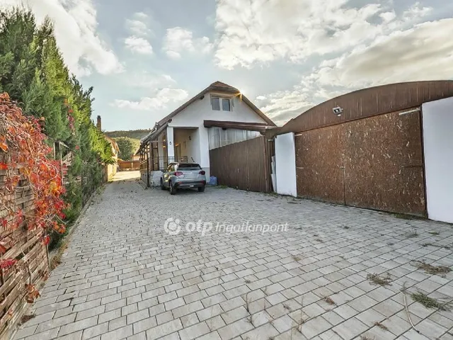 Eladó ház Csomád 162 nm