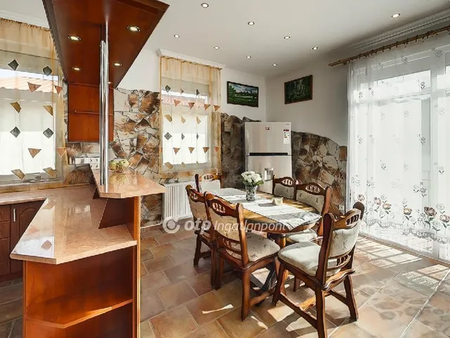 Eladó ház Csomád 162 nm