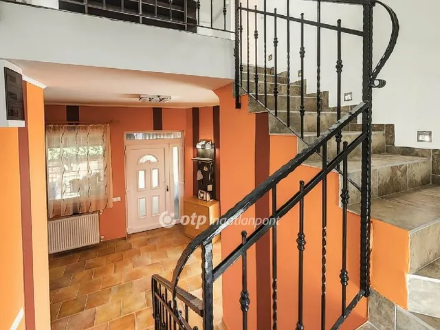 Eladó ház Csomád 162 nm