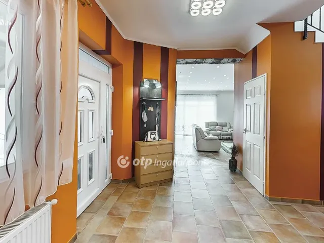 Eladó ház Csomád 162 nm