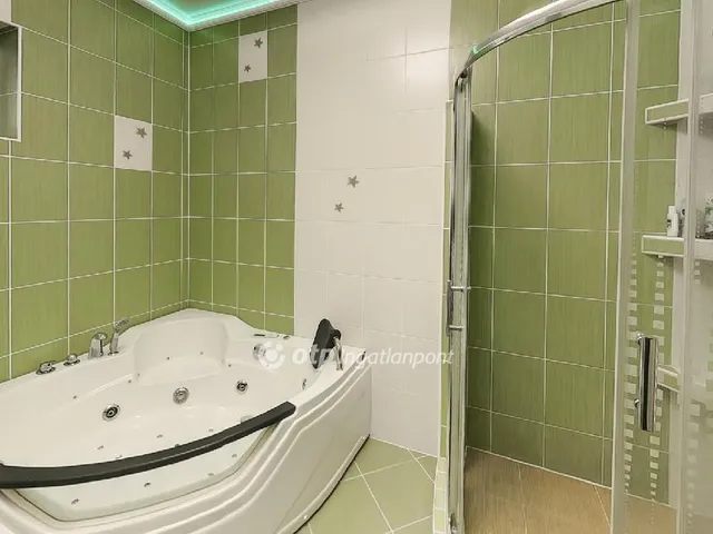 Eladó ház Csomád 162 nm