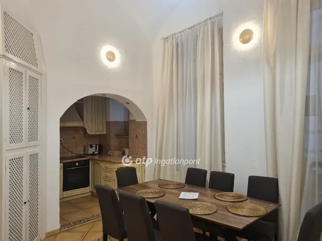 Eladó lakás Budapest V. kerület 72 nm