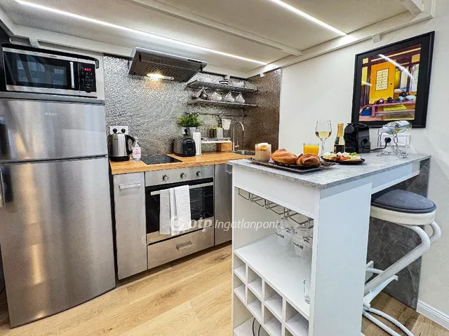 Eladó lakás Budapest VI. kerület, Nagykörúton belüli terület 22 nm