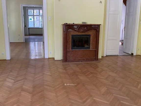 Eladó ház Budapest III. kerület 450 nm