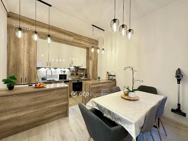 Eladó lakás Budapest VI. kerület 75 nm