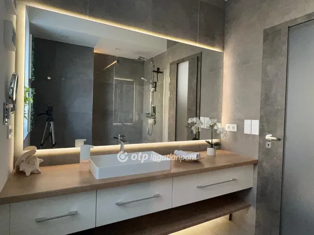 Eladó lakás Budapest I. kerület 75 nm