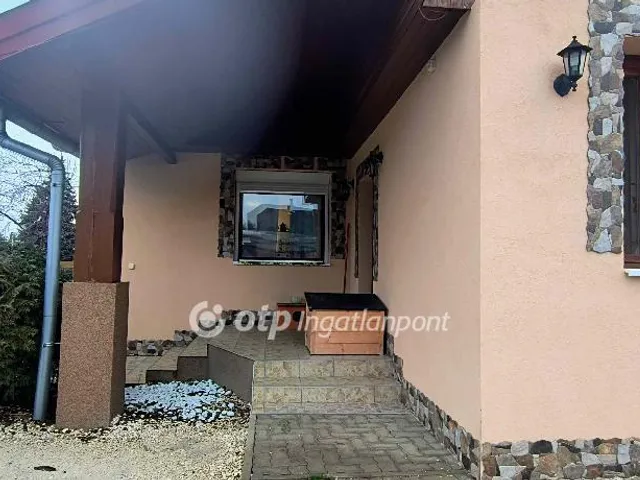 Eladó ház Tápiószele 170 nm