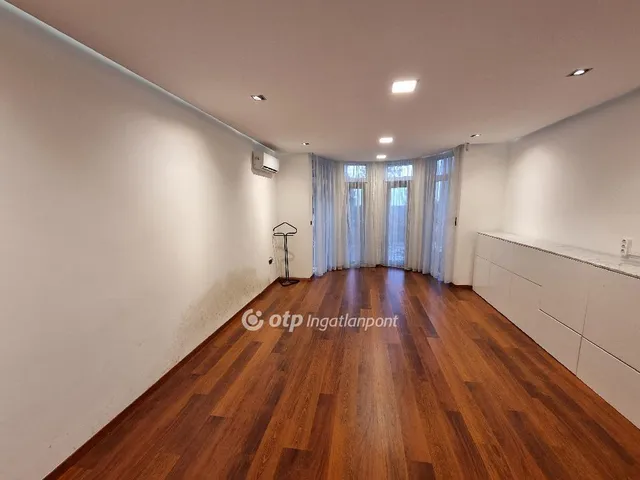 Eladó lakás Budapest III. kerület 155 nm