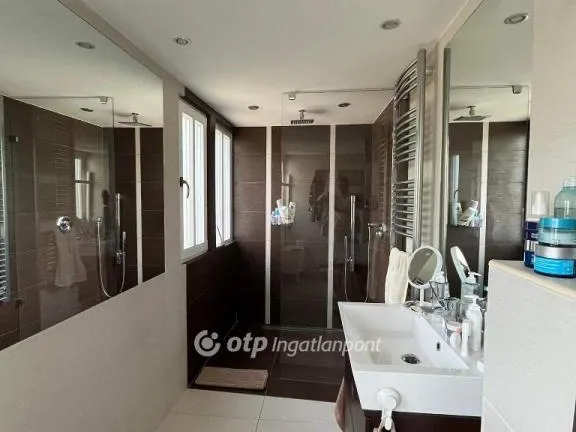 Eladó lakás Budapest III. kerület 140 nm