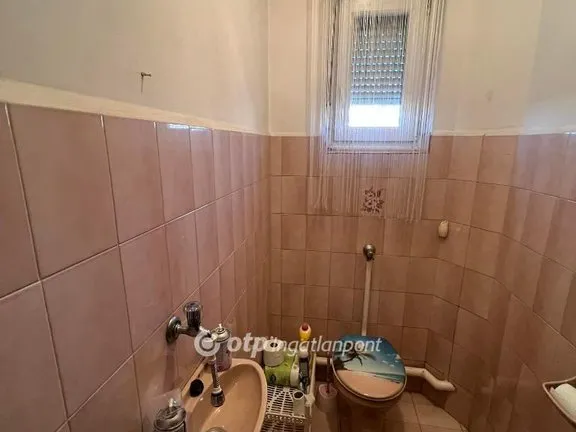 Eladó ház Szentlőrinckáta 220 nm