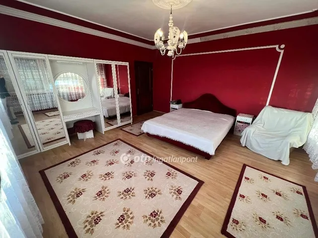 Eladó ház Szentlőrinckáta 220 nm