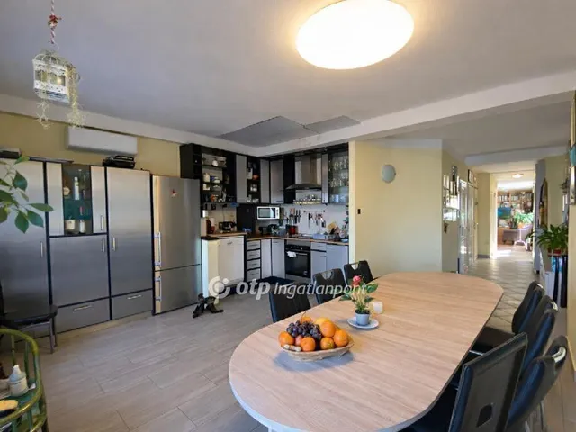 Eladó üdülő és hétvégi ház Budapest XIII. kerület, Népsziget 96 nm