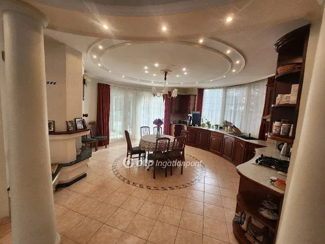 Eladó ház Budapest XVIII. kerület 328 nm