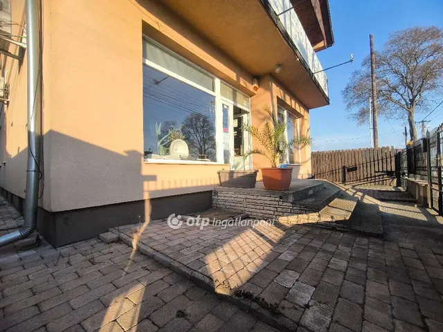 Eladó kereskedelmi és ipari ingatlan Budapest XVIII. kerület 296 nm