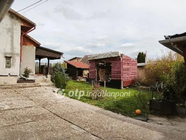 Eladó ház Kartal 235 nm