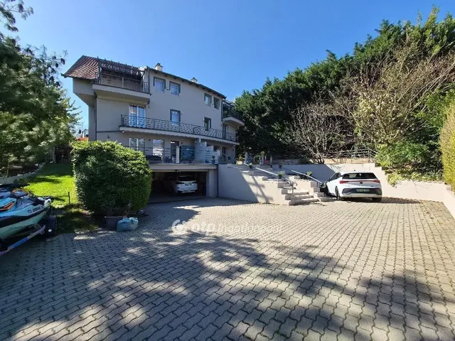 Eladó lakás Budapest III. kerület 175 nm