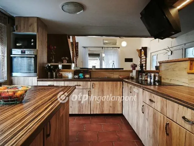 Eladó ház Kartal 235 nm