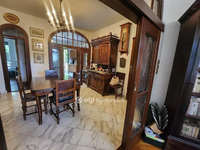 Eladó ház Budapest III. kerület, Táborhegy 452 nm