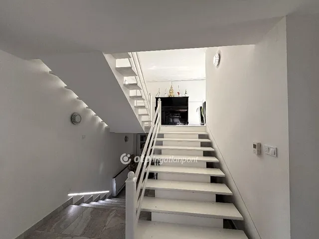 Eladó ház Budapest II. kerület 385 nm