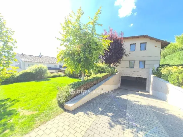Eladó lakás Budapest III. kerület, Aranyhegy 148 nm