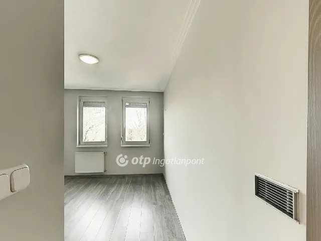 Eladó ház Győrújbarát 298 nm