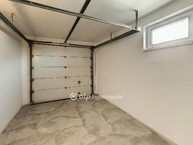 Eladó ház Győrújbarát 298 nm