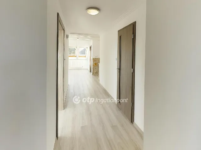 Eladó ház Győrújbarát 298 nm