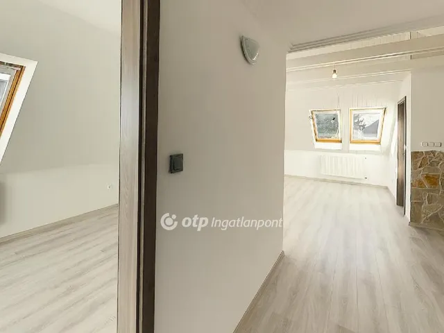 Eladó ház Győrújbarát 298 nm