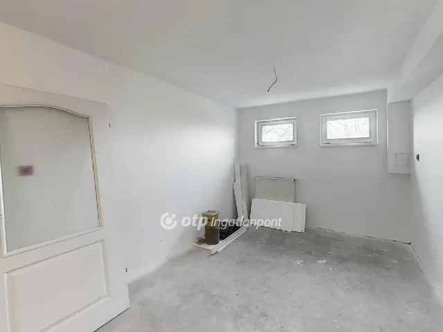 Eladó ház Győrújbarát 298 nm