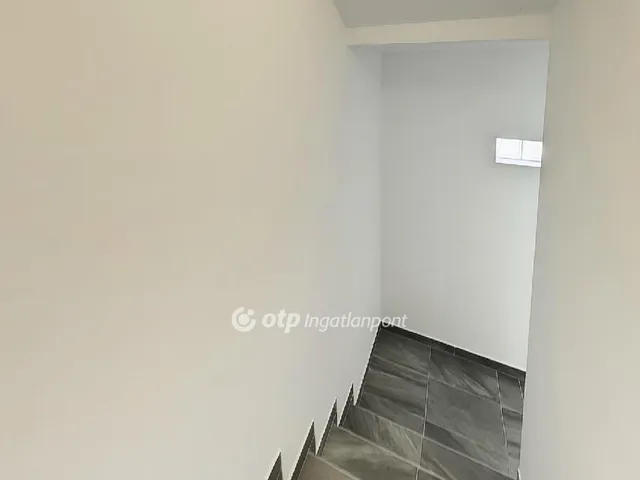 Eladó ház Győrújbarát 298 nm