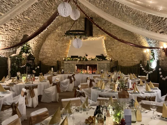 Eladó kereskedelmi és ipari ingatlan Üröm 1100 nm