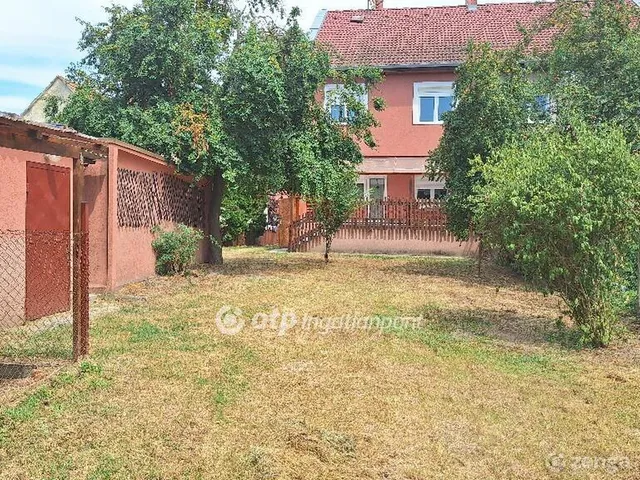 Eladó ház Mezőcsokonya 200 nm