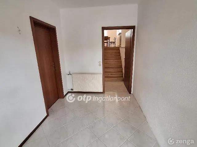 Eladó ház Mezőcsokonya 200 nm
