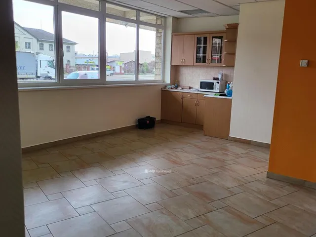 Eladó kereskedelmi és ipari ingatlan Debrecen 1000 nm